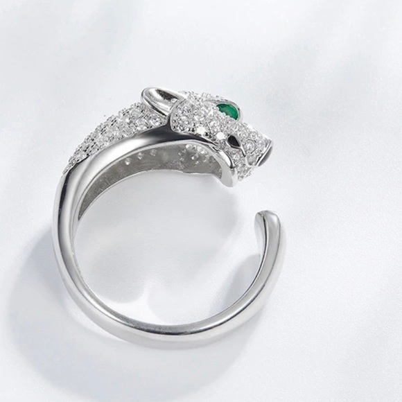White gold Diamond Custom made from dubai! A head turner diamond ring! Best gift